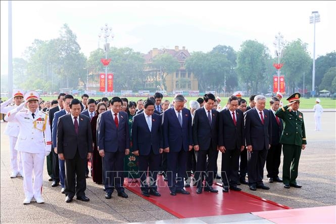 lanh dao Dang, nha nuoc, dai bieu quoc hoi vao lang vieng chu tich ho chi minh hinh anh 3