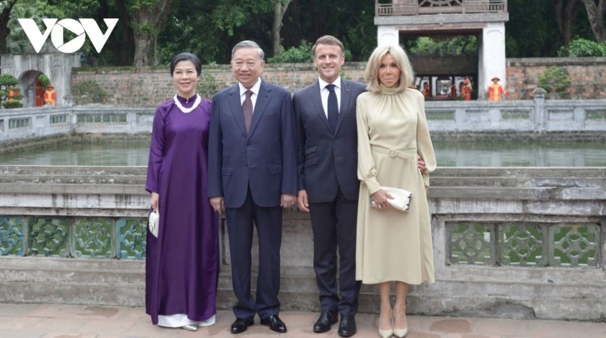 party chief to lam and french president visit temple of literature picture 3 party chief to lam and french president visit temple of literature picture 3