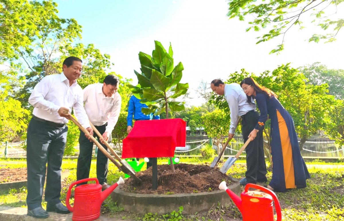 Các hoạt động thiết thực kỷ niệm 135 năm Ngày sinh Chủ tịch Hồ Chí Minh