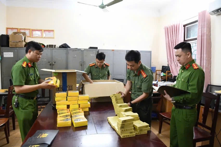 phu tho danh sap duong day da cap ban thuc pham chua chat cam hinh anh 3 phu tho danh sap duong day da cap ban thuc pham chua chat cam hinh anh 3