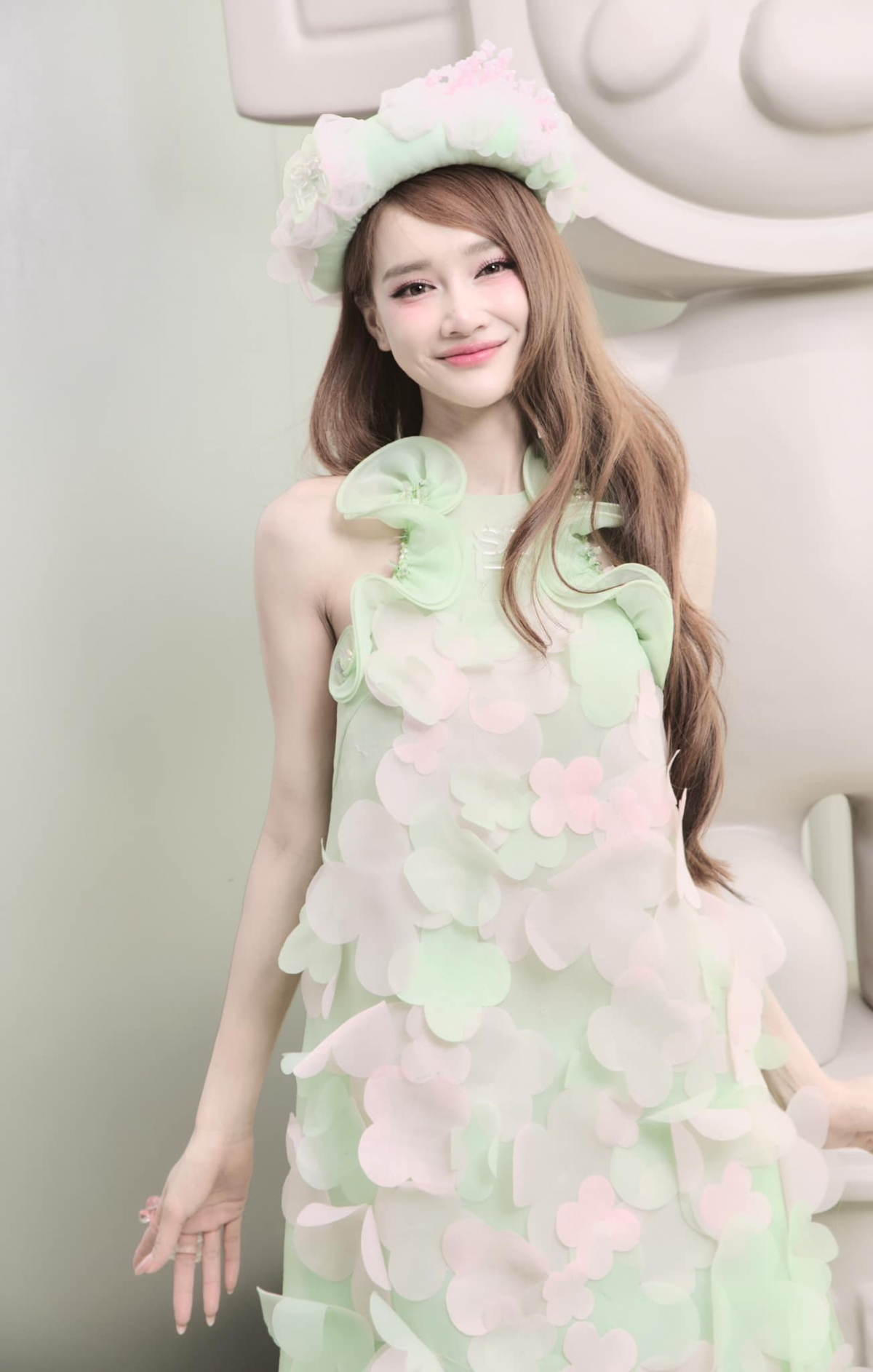 Nhã Phương hiến tóc nhân dịp sinh nhật