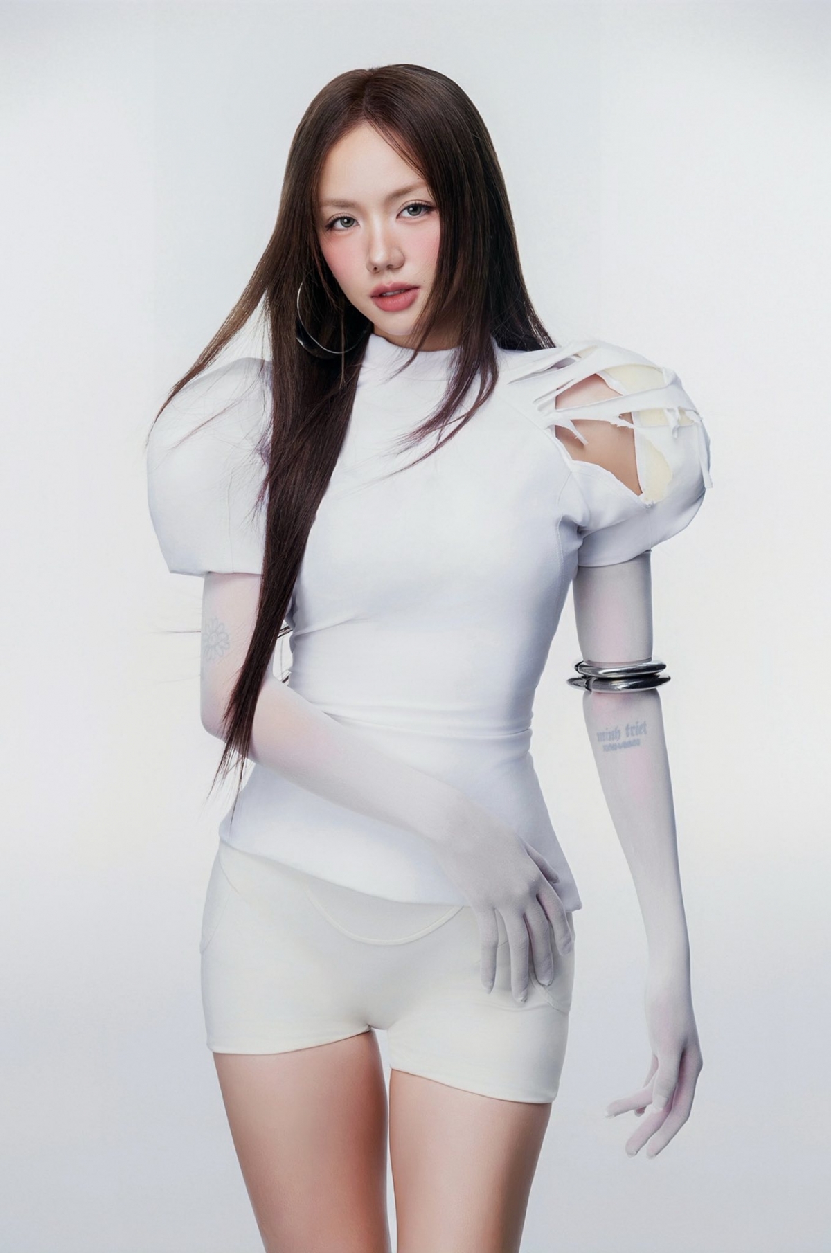 phuong ly tham gia em xinh say hi o tuoi 35 nhung luon coi minh nhu em be hinh anh 1