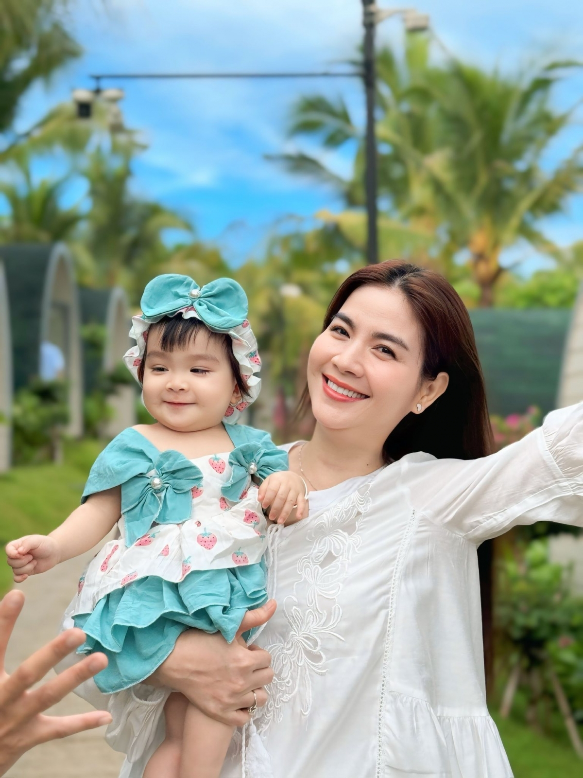 sao việt 26 5 phương trinh jolie tình tứ bên ông xã lý bình hình ảnh 4 sao viet 26 5 phuong trinh jolie tinh tu ben ong xa ly binh hinh anh 4