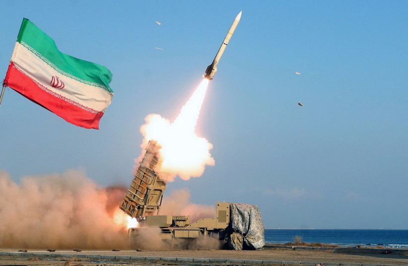 Iran khoe tên lửa đạn đạo mới “dằn mặt” Israel và Mỹ