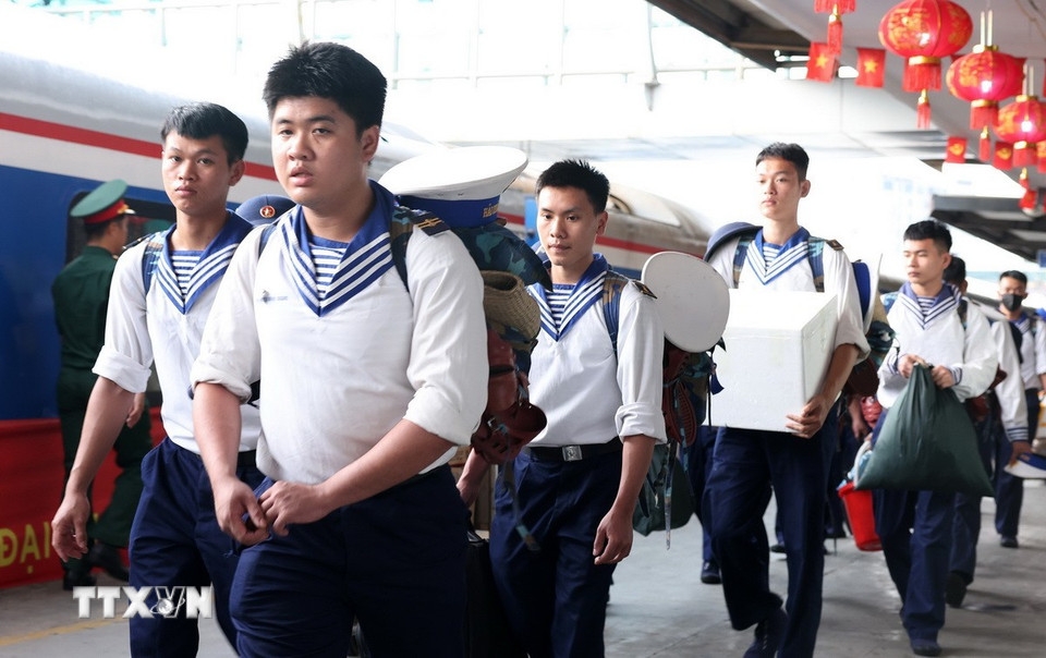 hân hoan đón đoàn cán bộ, chiến sỹ tham gia diễu binh về đến hà nội hình ảnh 5 han hoan don doan can bo, chien sy tham gia dieu binh ve den ha noi hinh anh 5