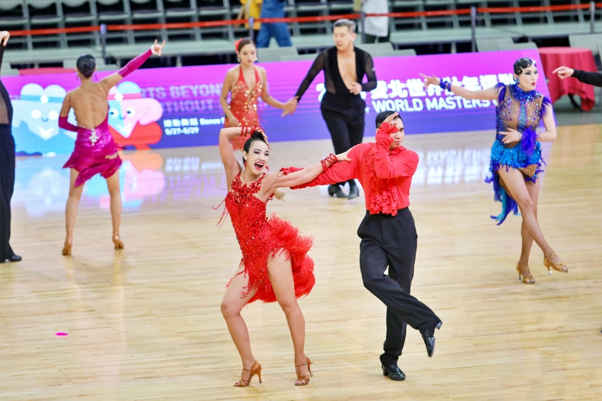 cặp vĐv dancesport trung niên việt nam đăng quang ở world masters games 2025 hình ảnh 1 cap vDv dancesport trung nien viet nam dang quang o world masters games 2025 hinh anh 1