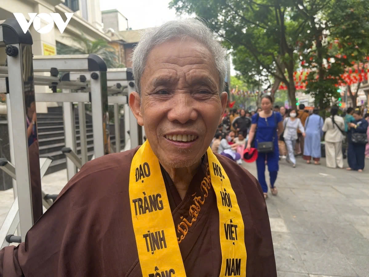buddhist followers throng hanoi streets for buddha s sarira veneration picture 7 buddhist followers throng hanoi streets for buddha s sarira veneration picture 7