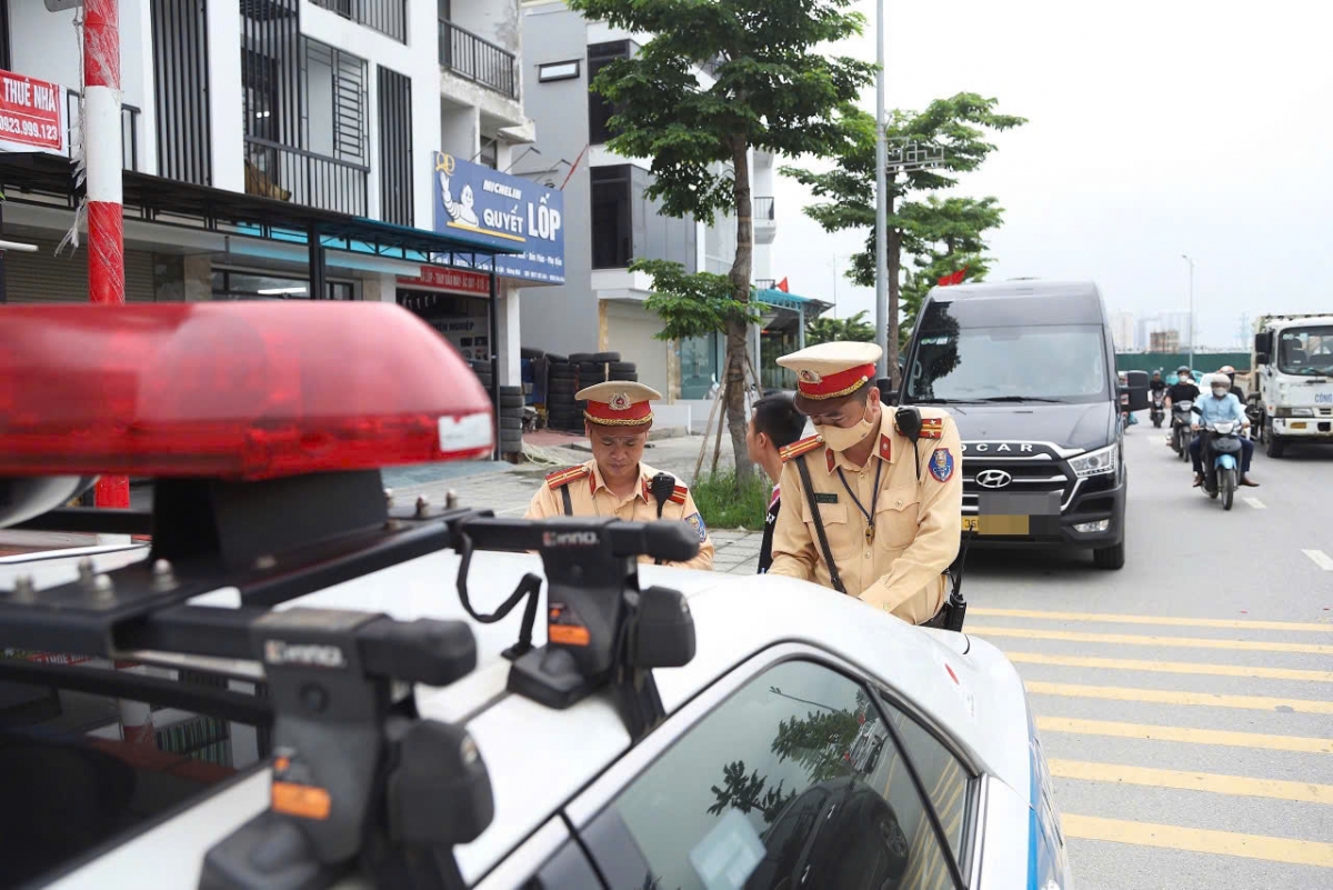 hà nội ghi hình xử lý hàng loạt xe limousine, ô tô đón trả khách trái quy định hình ảnh 2 ha noi ghi hinh xu ly hang loat xe limousine, o to don tra khach trai quy dinh hinh anh 2