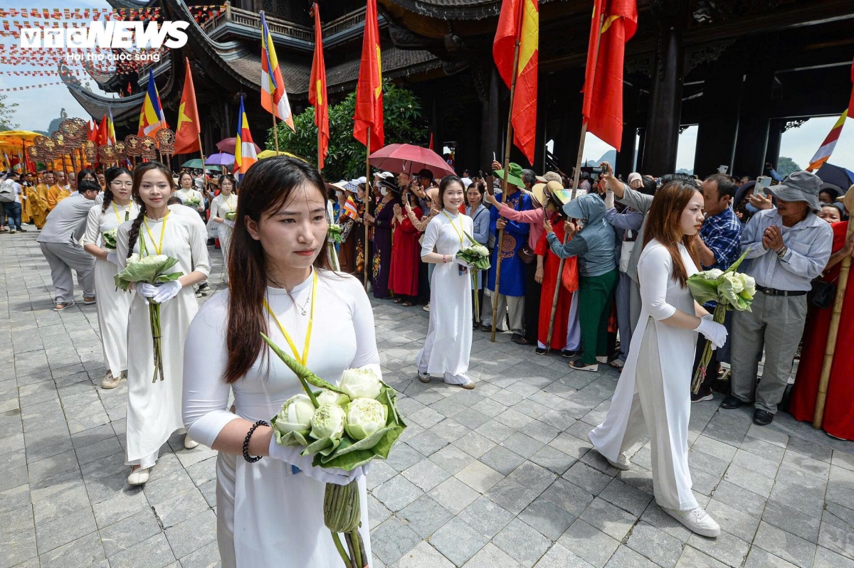 buddha s sarira now enshrined at tam chuc pagoda for veneration picture 8