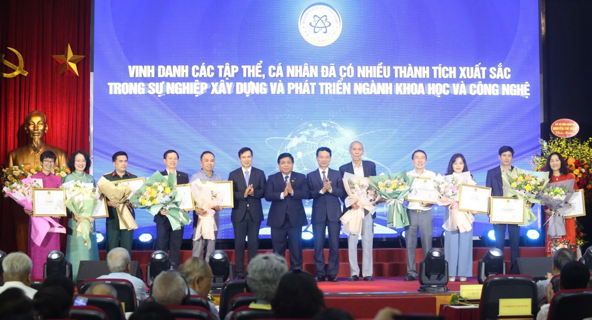 khoa học không chỉ nằm trong phòng thí nghiệm, mà phải đi vào cuộc sống hình ảnh 4 khoa hoc khong chi nam trong phong thi nghiem, ma phai di vao cuoc song hinh anh 4