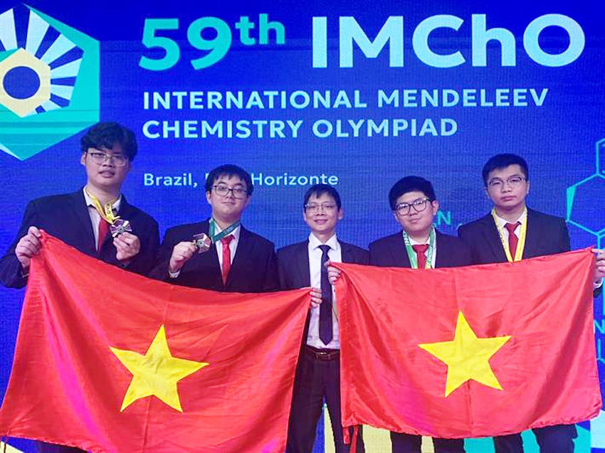all four vietnamese students win medals at int l mendeleev chemistry olympiad picture 1 all four vietnamese students win medals at int l mendeleev chemistry olympiad picture 1