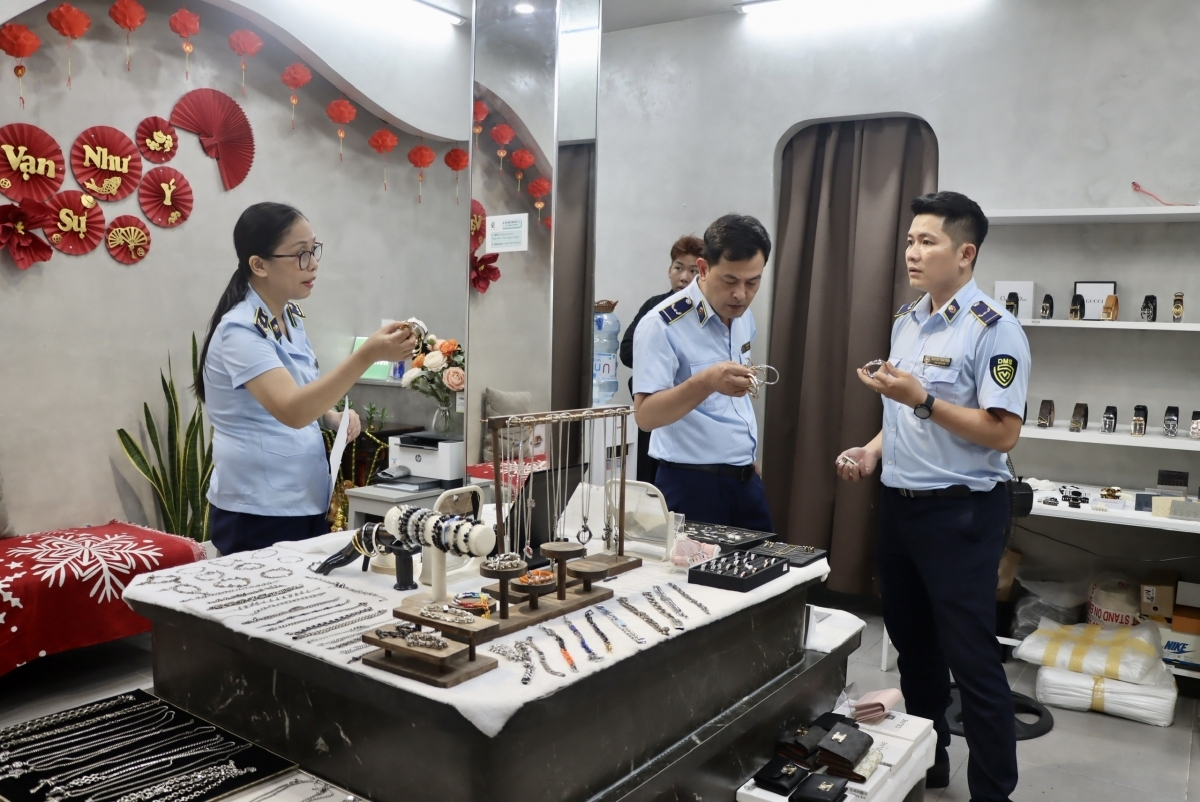 ngăn chặn hàng giả, gian lận thương mại phải cả 3 nhà cùng vào cuộc hình ảnh 1 ngan chan hang gia, gian lan thuong mai phai ca 3 nha cung vao cuoc hinh anh 1