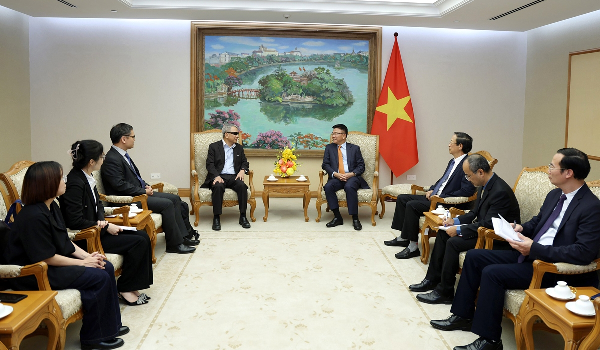 deputy pm hosts the vietnam foundation president in hanoi picture 1 deputy pm hosts the vietnam foundation president in hanoi picture 1