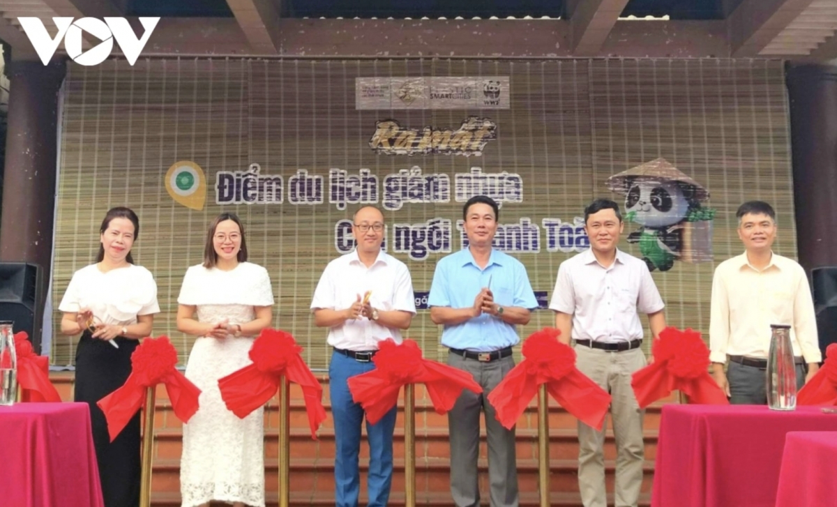 thanh toan bridge promotes green tourism in hue with plastic-reducing initiative picture 1 thanh toan bridge promotes green tourism in hue with plastic-reducing initiative picture 1