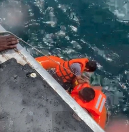 All crew members of sunken coal vessel off Ha Tinh found