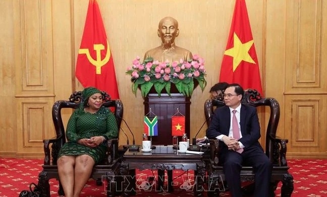 Vietnam, South Africa enhance cooperation in training of leaders, managers