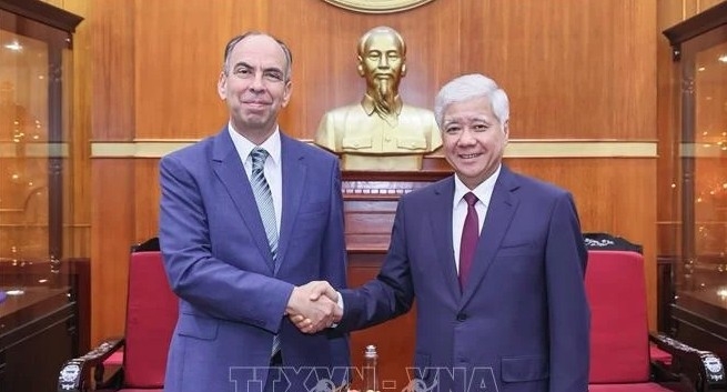 Vietnam Fatherland Front President receives Cuban, RoK ambassadors