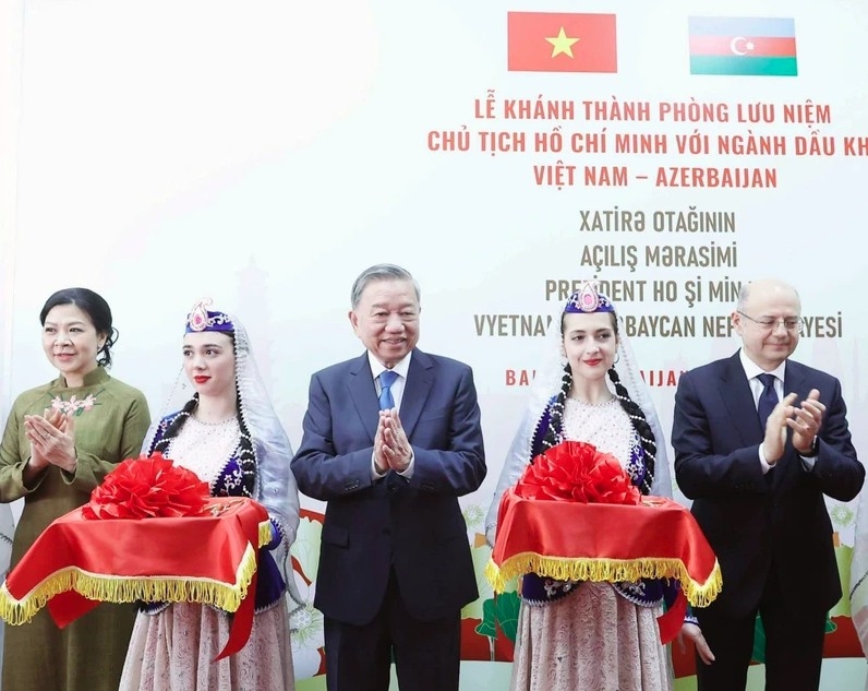 party leader attends launch of remembrance room on president ho chi minh, vietnam-azerbaijan oil and gas industry picture 1 party leader attends launch of remembrance room on president ho chi minh, vietnam-azerbaijan oil and gas industry picture 1