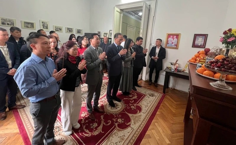 president ho chi minh s 135th birthday marked in romania, algeria picture 1 president ho chi minh s 135th birthday marked in romania, algeria picture 1