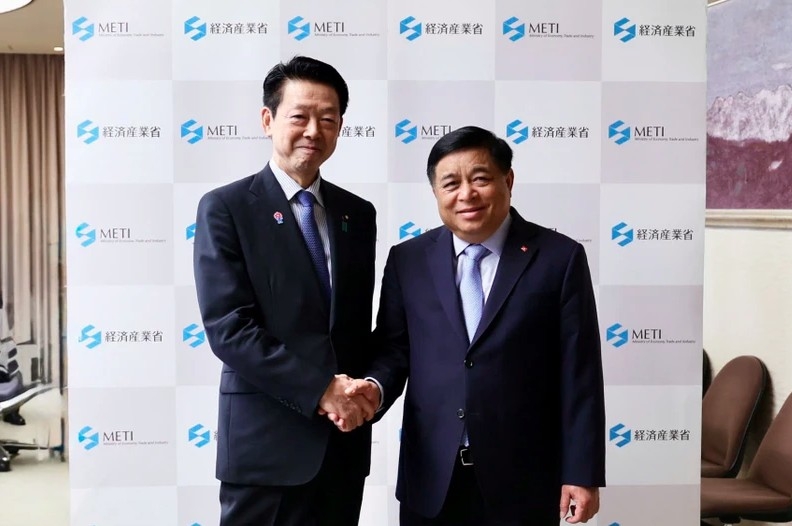 deputy pm meets japanese minister, former pm in tokyo picture 1 deputy pm meets japanese minister, former pm in tokyo picture 1