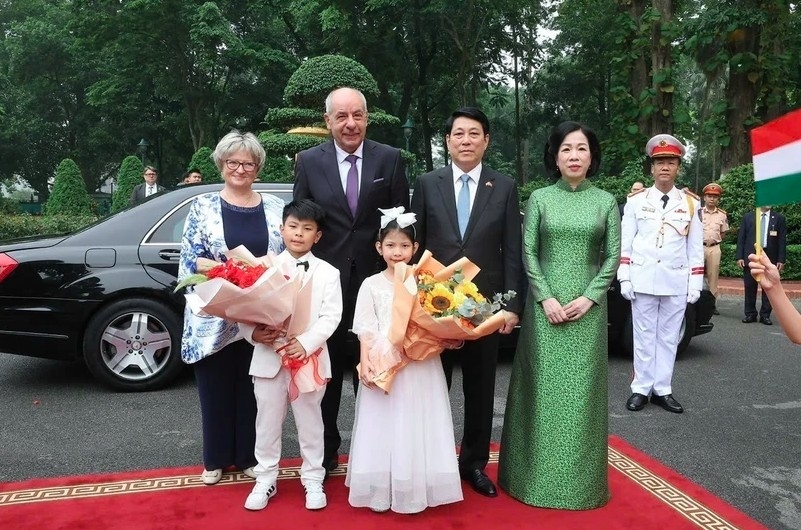 hungarian president, spouse wrap up vietnam visit picture 1 hungarian president, spouse wrap up vietnam visit picture 1