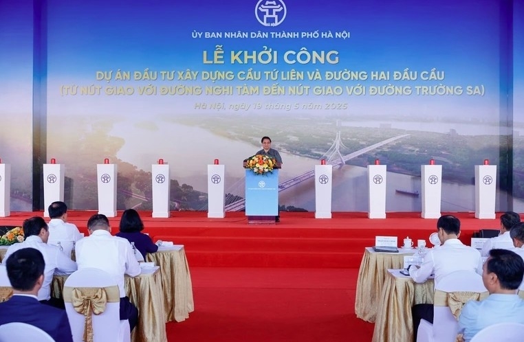 Prime Minister launches construction of bridge spanning the Red River