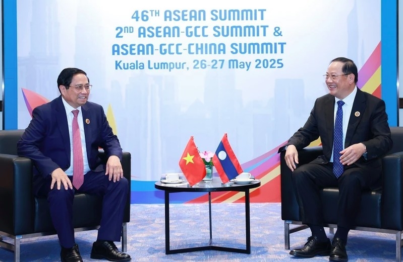 vietnamese pm meets with lao counterpart on asean summit sidelines picture 1 vietnamese pm meets with lao counterpart on asean summit sidelines picture 1