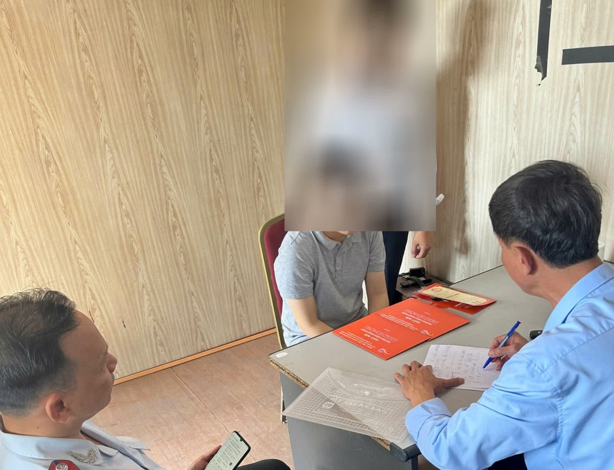 hải phòng xử lý 2 trường hợp rao bán giấy mời dự lễ hội hoa phượng Đỏ 2025 hình ảnh 2 hai phong xu ly 2 truong hop rao ban giay moi du le hoi hoa phuong Do 2025 hinh anh 2