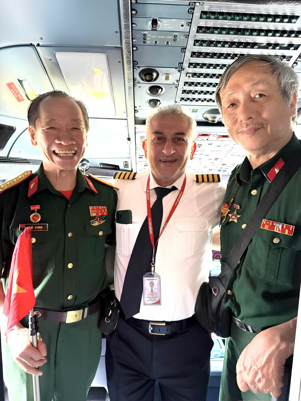 chuyến bay vietjet bất ngờ chào đón những người viết nên lịch sử hình ảnh 1 chuyen bay vietjet bat ngo chao don nhung nguoi viet nen lich su hinh anh 1