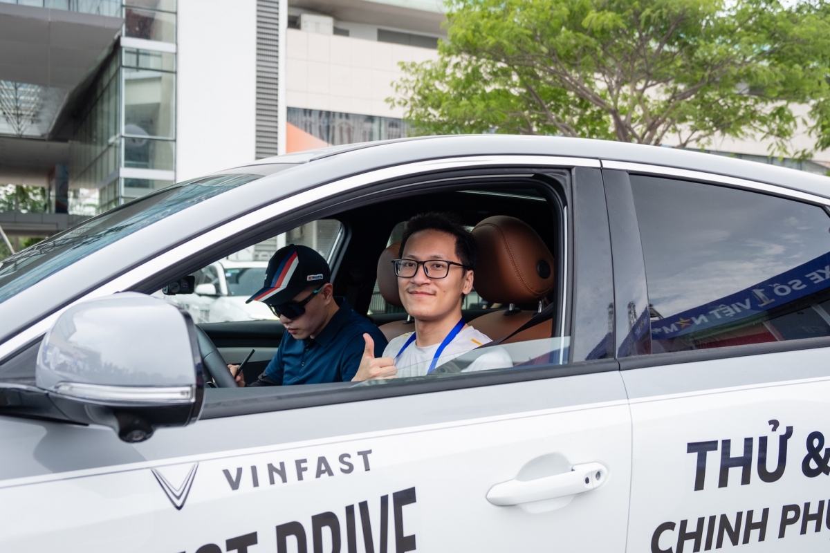 vinfast vf 8 phô diễn trọn vẹn sức mạnh qua bài thử khó leo dốc cao, lội nước sâu hình ảnh 4 vinfast vf 8 pho dien tron ven suc manh qua bai thu kho leo doc cao, loi nuoc sau hinh anh 4