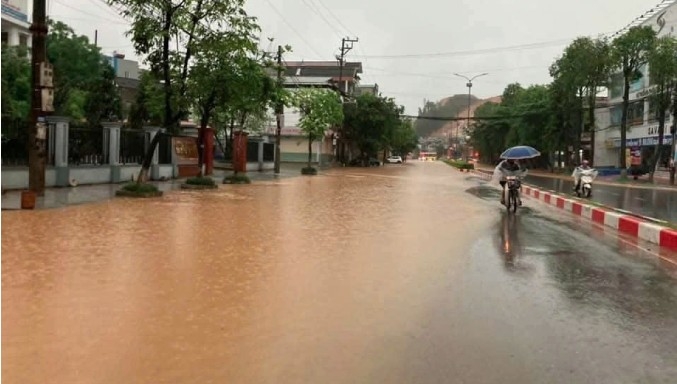 heavy rains trigger localized flooding in yen bai and lao cai picture 2 heavy rains trigger localized flooding in yen bai and lao cai picture 2