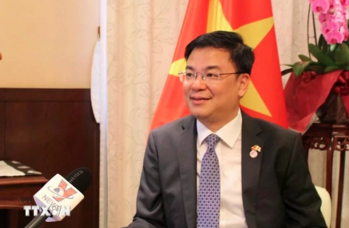 vietnam reaffirms commitment to contribute to shaping future of asia ambassador picture 1