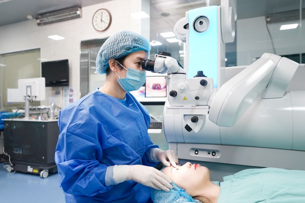 bv mắt quốc tế dnd phẫu thuật thành công viễn thị bằng phương pháp smile pro hình ảnh 1 bv mat quoc te dnd phau thuat thanh cong vien thi bang phuong phap smile pro hinh anh 1