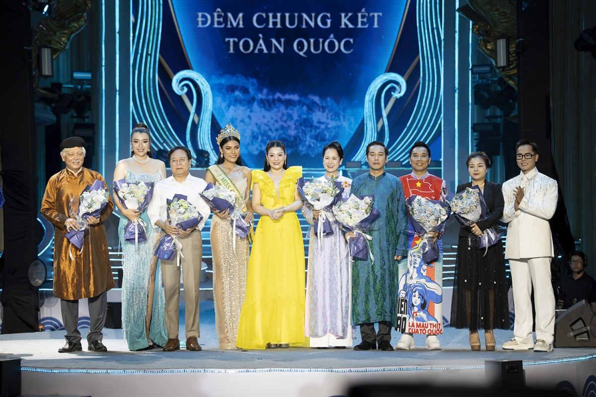 nu sinh thanh hoa dang quang hoa hau bien dao viet nam 2025 hinh anh 1 nu sinh thanh hoa dang quang hoa hau bien dao viet nam 2025 hinh anh 1