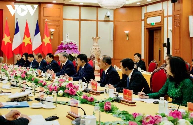 party general secretary to lam meets with french president picture 5