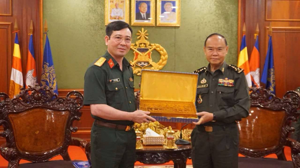 lãnh đạo trẻ quân đội việt nam và campuchia góp phần vun đắp tình hữu nghị hình ảnh 4 lanh dao tre quan doi viet nam va campuchia gop phan vun dap tinh huu nghi hinh anh 4