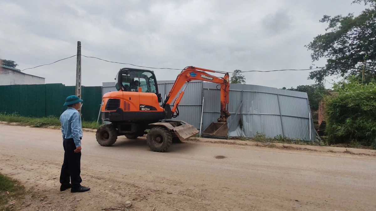 Cưỡng chế công trình sai phạm trên đất nông nghiệp tại Đại Áng, Thanh Trì