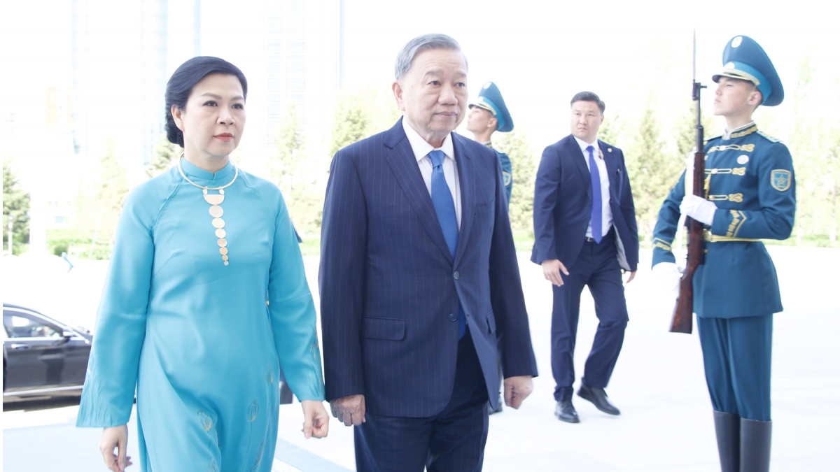 Tổng thống Kassym-Jormat Tokayev chủ trì lễ đón Tổng Bí thư Tô Lâm và Phu nhân