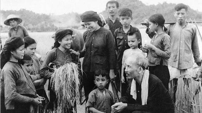 Học Bác để xây dựng phong cách lãnh đạo "gần dân, sát dân"