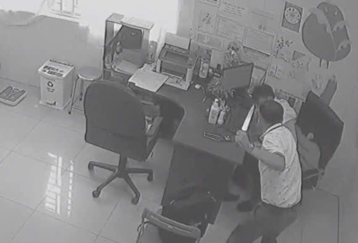Bác sĩ tại Đồng Nai rút 2 con dao đâm đồng nghiệp vì mâu thuẫn