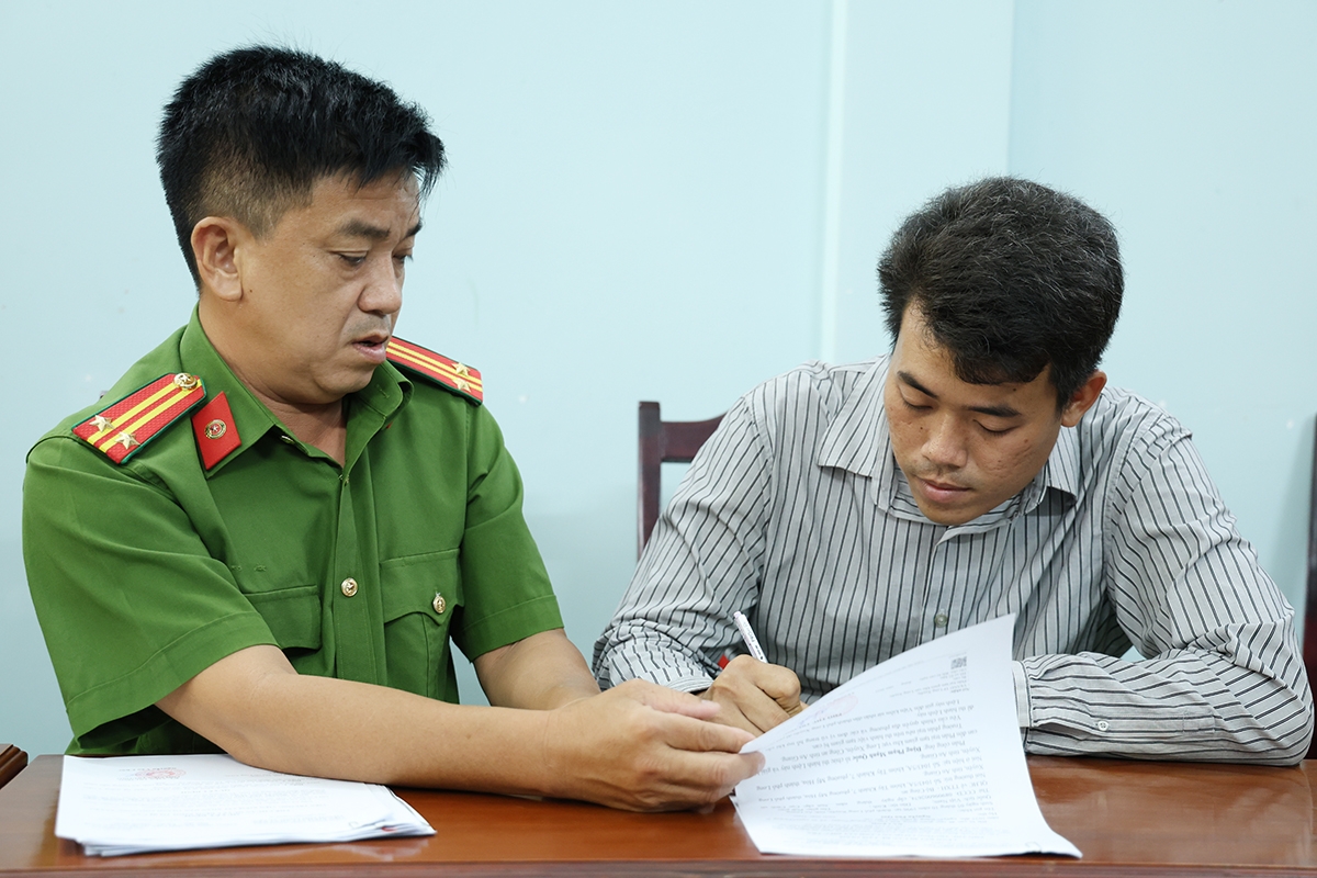 Bất đồng trong việc tính tiền nhậu, 2 khách đánh con chủ quán trọng thương