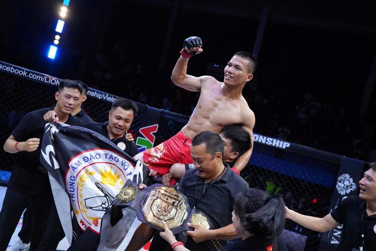Phạm Công Minh bảo vệ đai vô địch Lion Championship 22 sau trận đấu cảm xúc