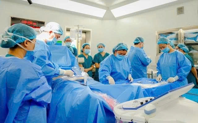 Bộ trưởng Y tế gửi thư khen y bác sĩ bệnh viện Nhi đồng 1 và Từ Dũ