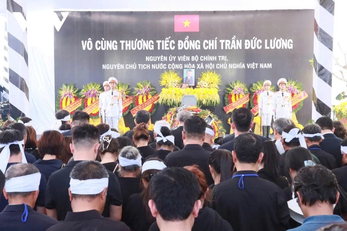 former state president tran duc luong laid to rest in quang ngai picture 11