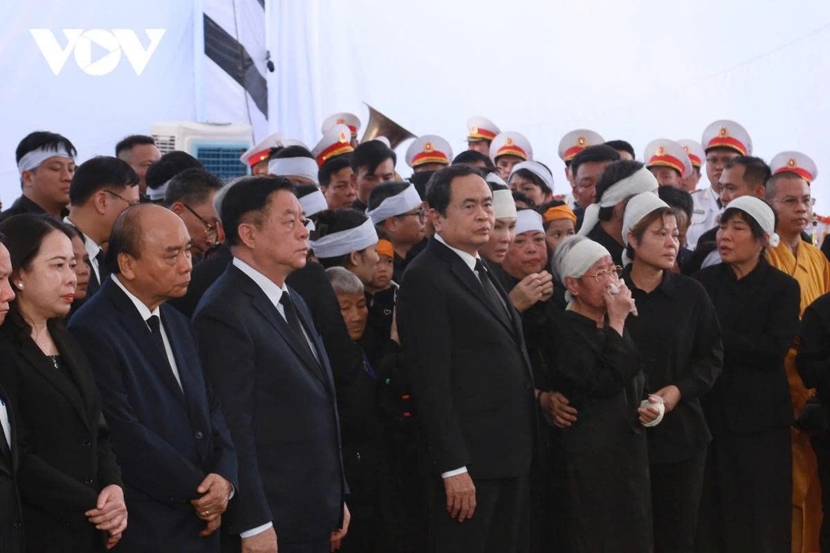 former state president tran duc luong laid to rest in quang ngai picture 5 former state president tran duc luong laid to rest in quang ngai picture 5