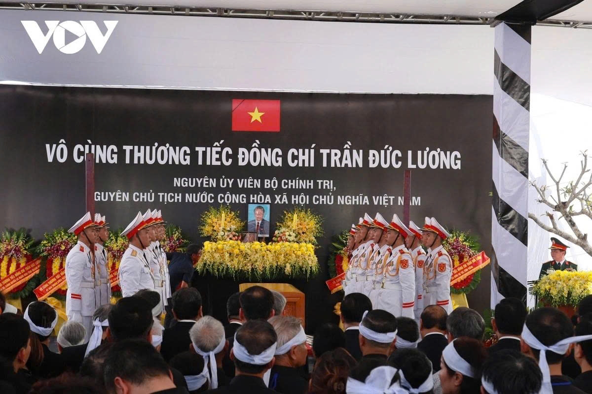 former state president tran duc luong laid to rest in quang ngai picture 6
