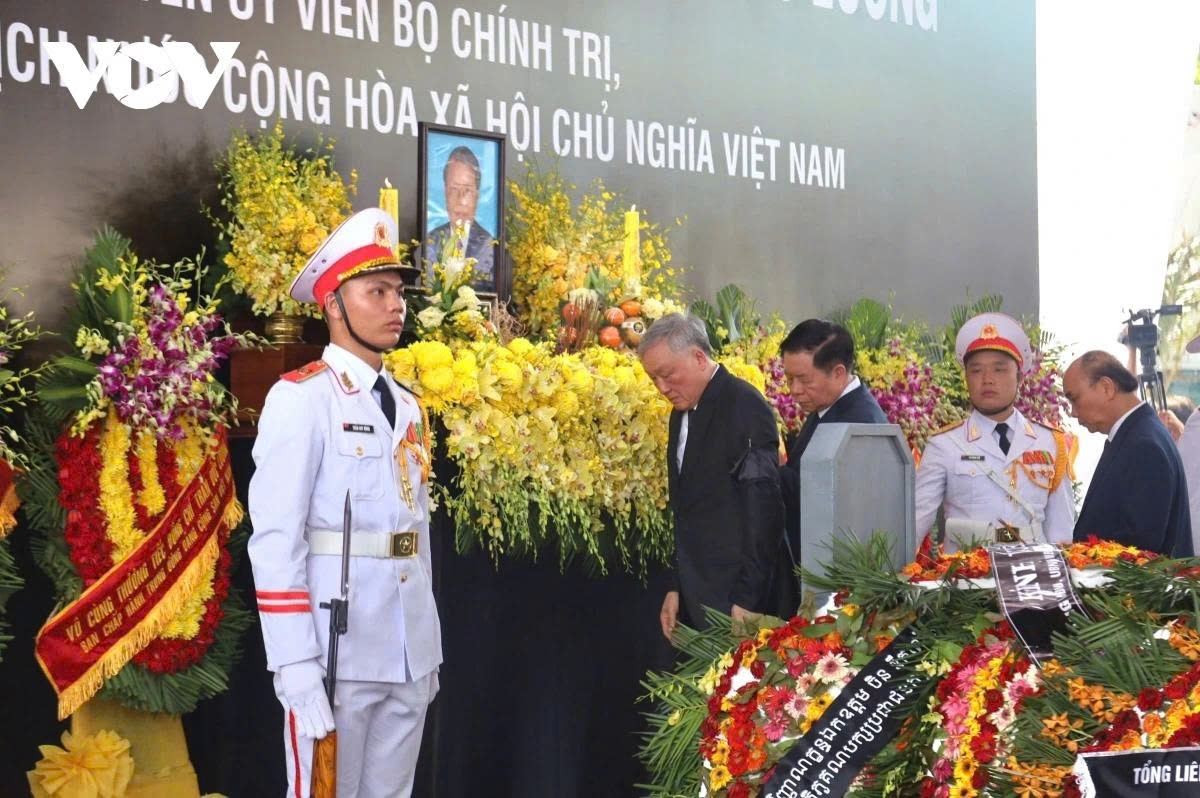 former state president tran duc luong laid to rest in quang ngai picture 8 former state president tran duc luong laid to rest in quang ngai picture 8