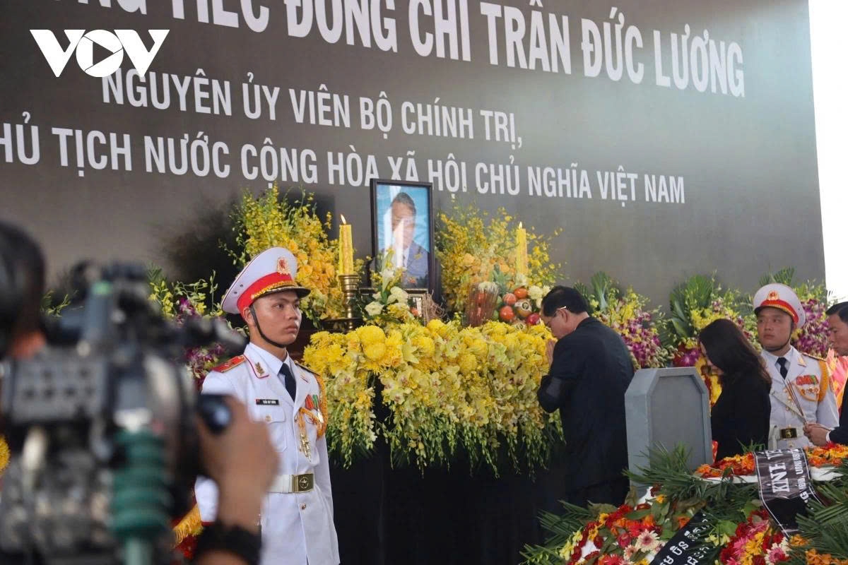 former state president tran duc luong laid to rest in quang ngai picture 9