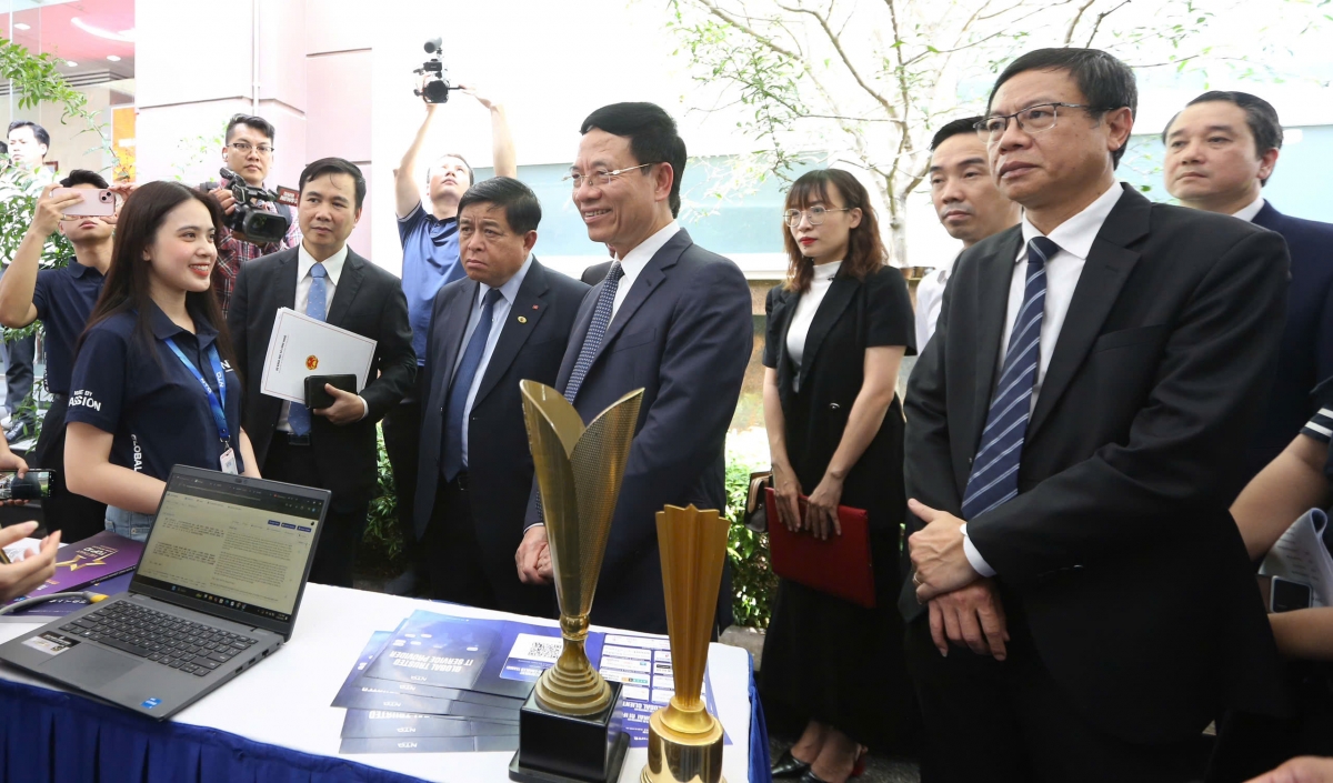 khoa học không chỉ nằm trong phòng thí nghiệm, mà phải đi vào cuộc sống hình ảnh 2 khoa hoc khong chi nam trong phong thi nghiem, ma phai di vao cuoc song hinh anh 2