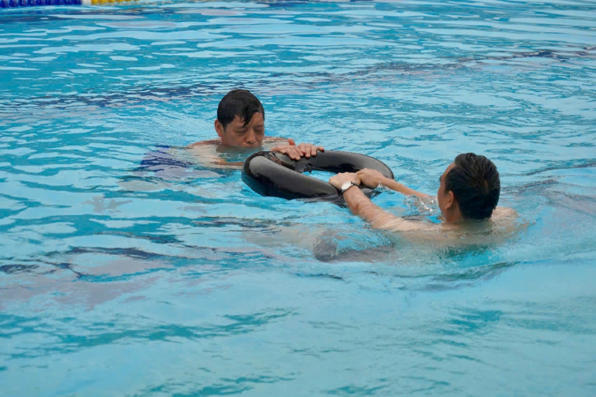 gan 2.000 nguoi du phat dong toan dan tap boi, phong, chong duoi nuoc hinh anh 4